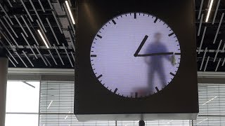 The Man in the Clock Schiphol Airport Amsterdam [upl. by Davie874]